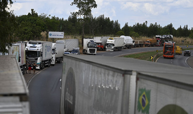 Bolsonaro'nun seçim yenilgisinin ardından kamyonculardan büyük tepki