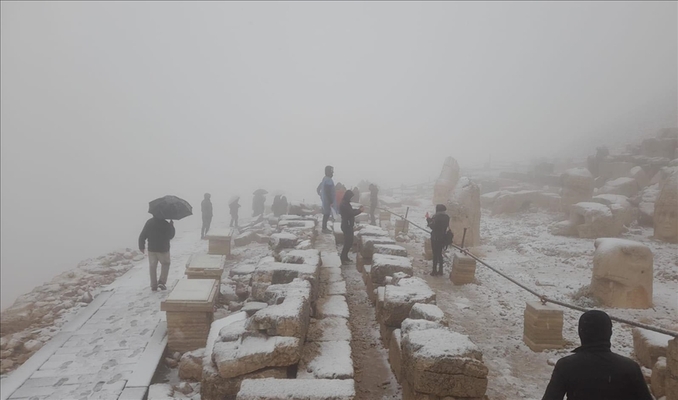 Nemrut Dağı'na sezonun ilk karı düştü