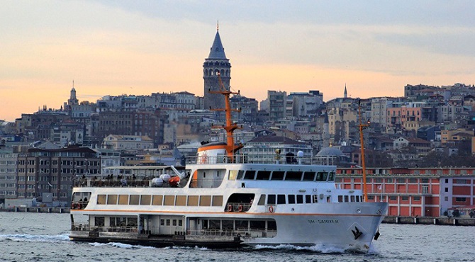 İstanbul'da deniz ulaşımına fırtına darbesi