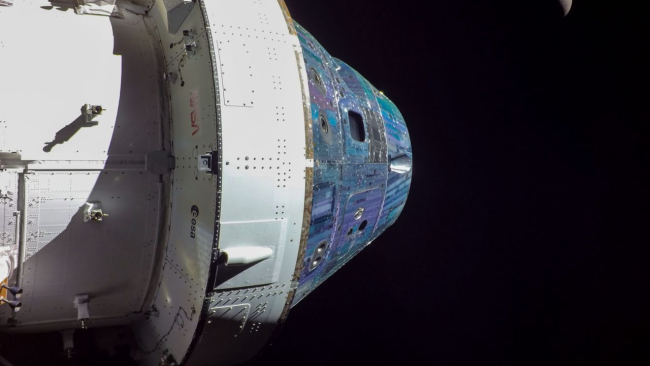 Orion uzay aracı, görevinin sekizinci gününde selfie çekti