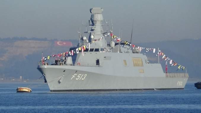 Türk askeri gemisi Katar'da