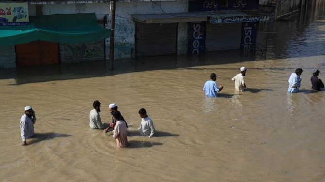 Pakistan'da sel felaketi 30 milyar dolara mal oldu