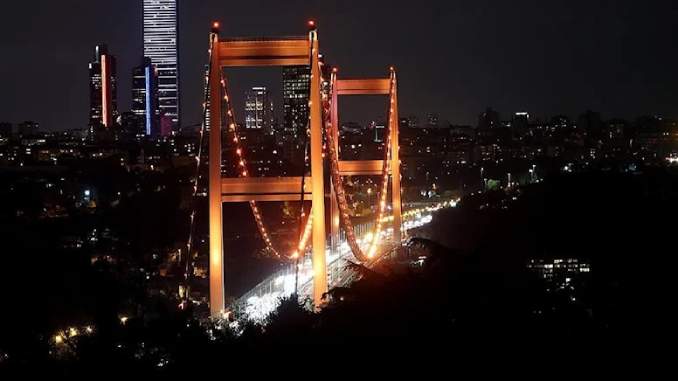 Lösemi farkındalığı için FSM Köprüsü turuncu renge büründü