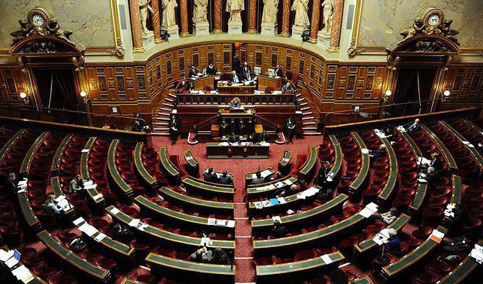 Fransa'da milletvekillerine 'ceket' zorunluluğu