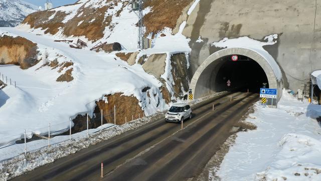 Eğribel Tüneli'nin sağ tüpü ulaşıma açıldı