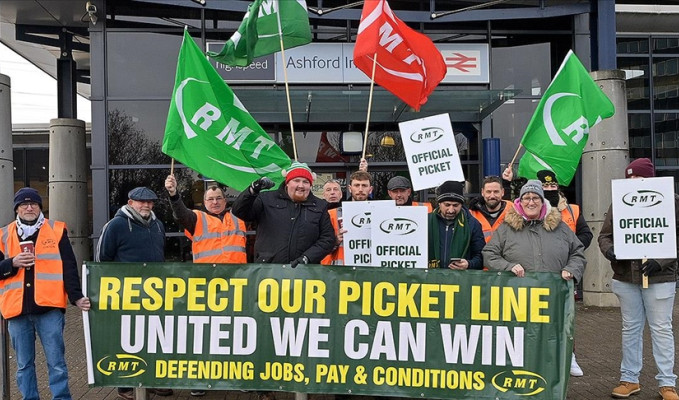 İngiltere'de grev! 40 bin demiryolu çalışanı iş bıraktı