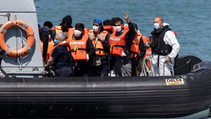 İngiltere ve Fransa insan kaçakçılarıyla mücadele sözü verdi