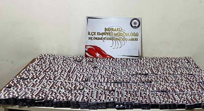 İzmir'de yapılan aramada 13 bin 450 uyuşturucu hap ele geçirildi