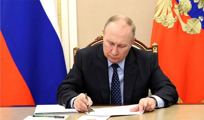 Putin, LGBT karşıtı yasayı onayladı