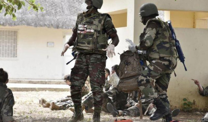 Gambiya’da isyancılar 4 Senegalli askeri öldürdü