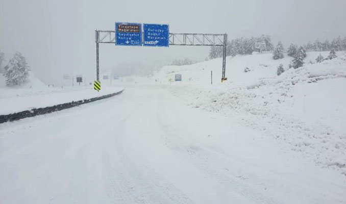 Kar yağışı etkili oldu: Antalya-Konya yolu kapatıldı