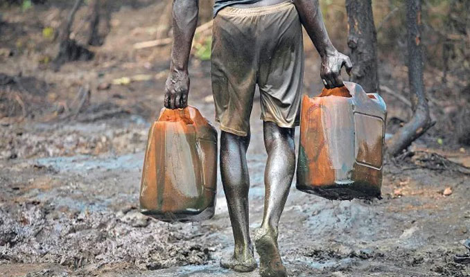 Nijerya'da petrol hırsızlığının maliyeti yılda 4 milyar dolar