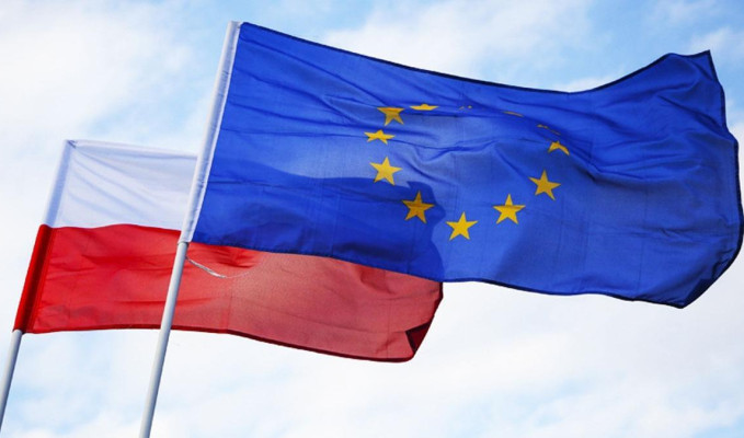 AB, Polonya'nın borcuna karşılık fonlarını kesiyor