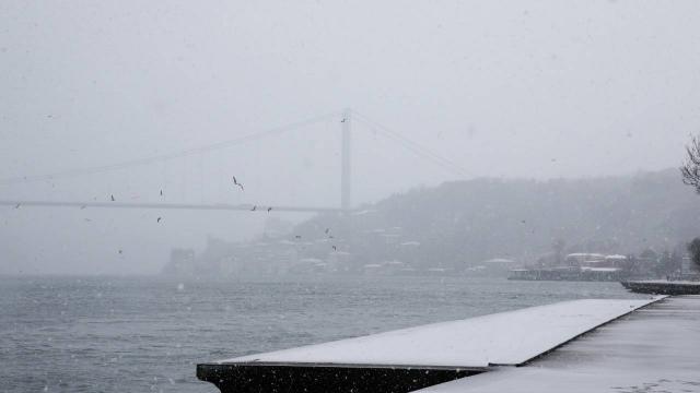 İstanbul Boğazı çift yönlü olarak kapatıldı