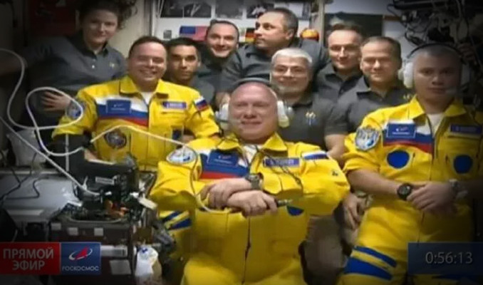 Rus kozmonotların kıyafetleri olay oldu!