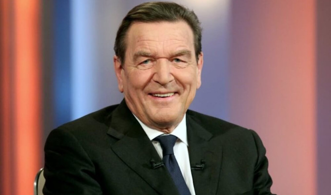 Almanya'nın eski Başbakanı Schröder'den Türkiye'ye övgü