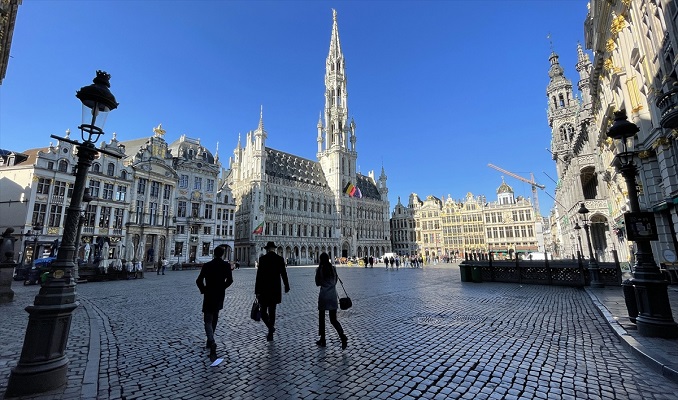 Belçika'da maske takma zorunluluğu kalktı