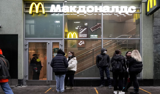 McDonald's Rusya'daki 850 restoranını kapatıyor