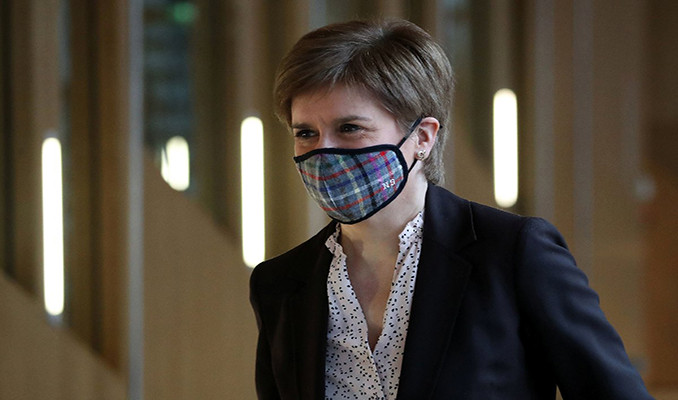 İskoçya Başbakanı 'maske cezası' ile karşı karşıya