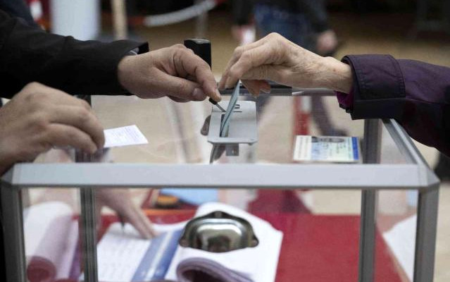 Fransa’da seçime katılım oranı düştü