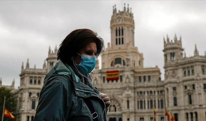 İspanya kapalı alanda maske zorunluluğunu kaldırıyor