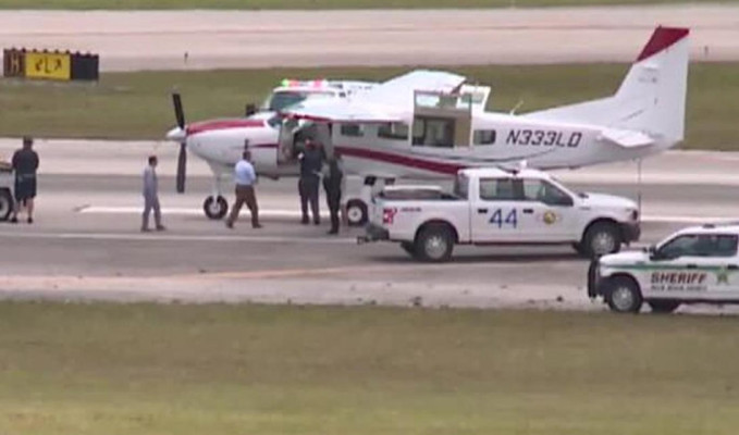 Pilot rahatsızlanınca uçağı yolcu indirdi