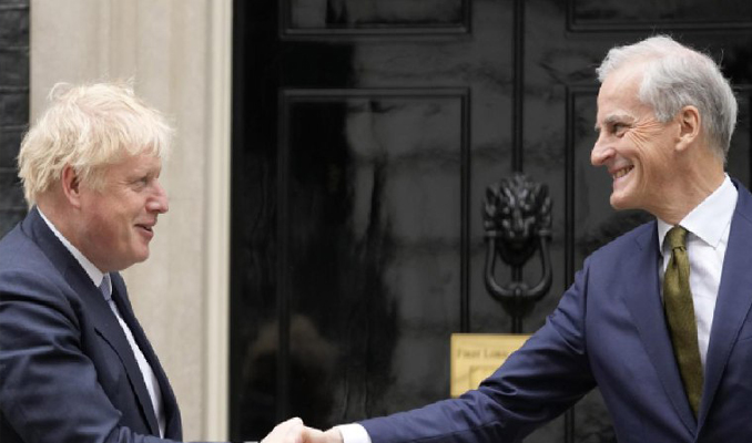 İngiltere ve Norveç başbakanları görüştü