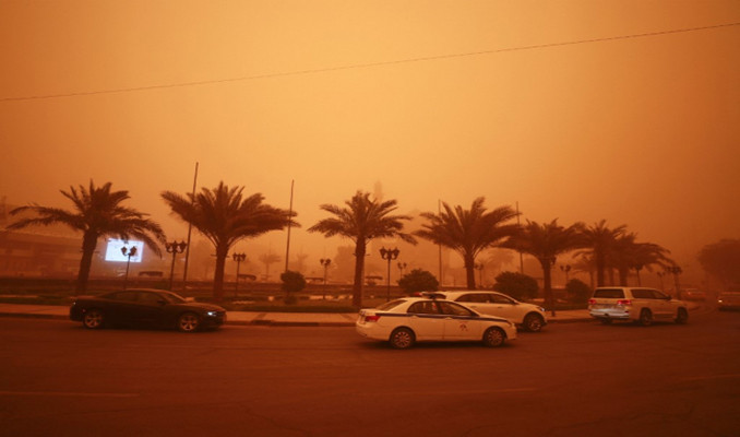 Irak, kum fırtınasına teslim