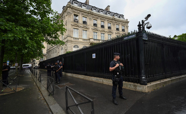 Katar’ın Paris Büyükelçiliği’nde bir kişi öldürüldü
