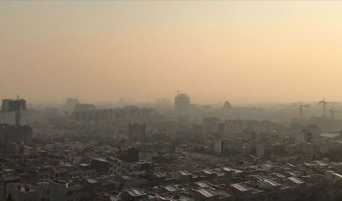 İran'da hava kirliliği yine kurumları tatil ettirdi