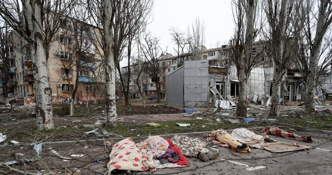Mariupol'daki bir binanın bodrumunda 200 ceset bulundu
