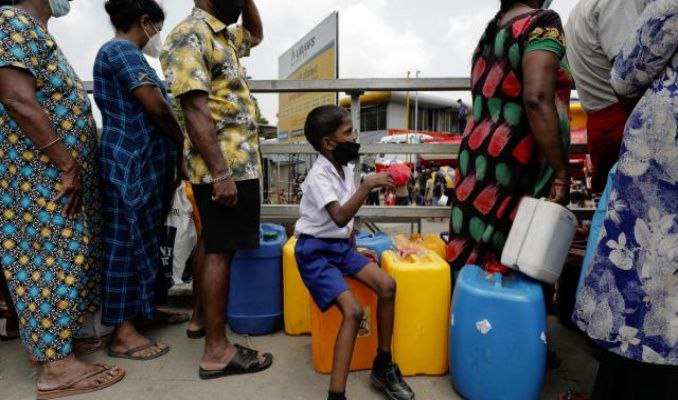 Hindistan'dan Sri Lanka'ya 15 bin litre gaz yağı desteği