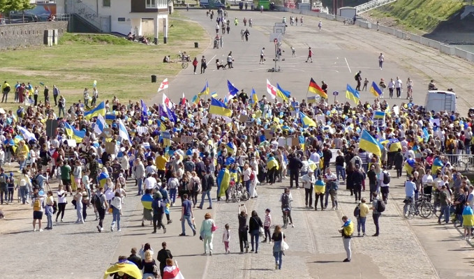 Ukrayna'ya destek mitingine Ruslar da katıldı