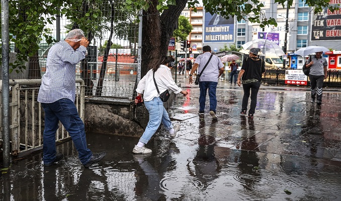 İstanbul'da sağanak yağış etkili 