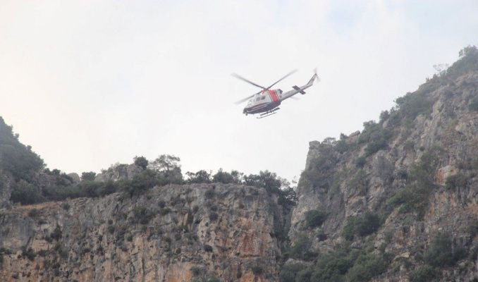 Selde mahsur kalan dağcılar helikopterle kurtarıldı