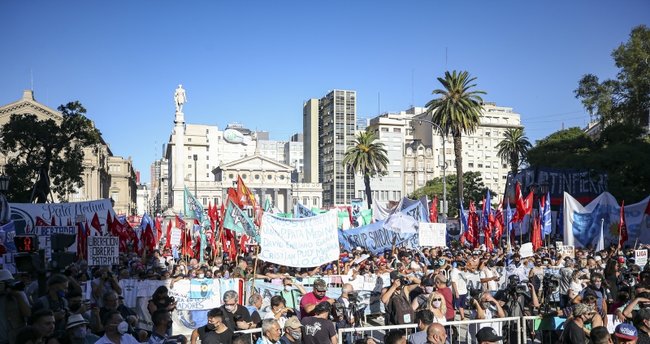 Arjantin halkı, IMF anlaşması ve hayat pahalılığına karşı sokağa çıktı