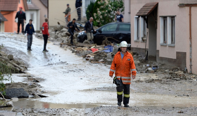 Almanya'da şiddetli yağış ve fırtına hayatı olumsuz etkiledi
