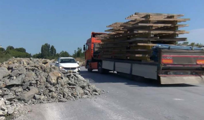 Hadımköy'de yollar kaçak hafriyatla doldu