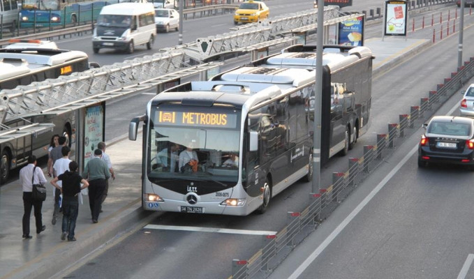  İstanbul'da metrobüs yolu yenilenecek