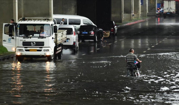 Çin'deki aşırı yağışlardan on binler kötü etkileniyor