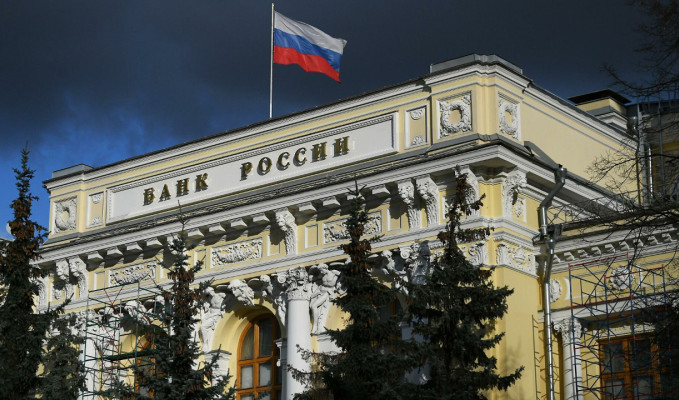 Rusya aylık para transferi limitini artırdı