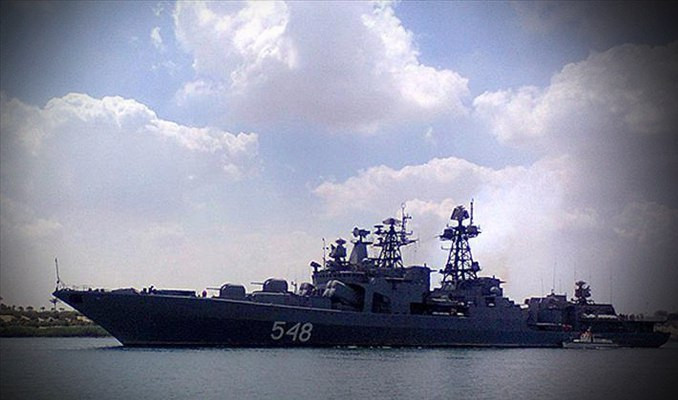 2 Rus savaş gemisi Cezayir limanına demirledi