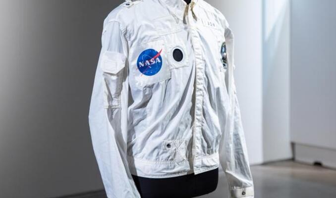 Ay'a ayak basan ikinci astronotun ceketine rekor fiyat: 2.8 milyon dolar