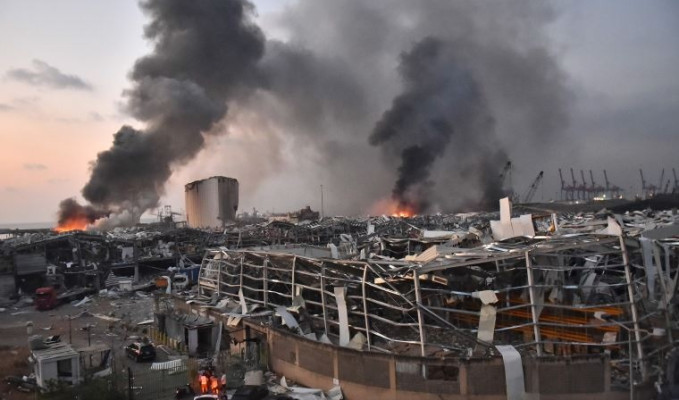 Lübnan'daki patlamada harabeye dönen tahıl silosu her an yıkılabilir