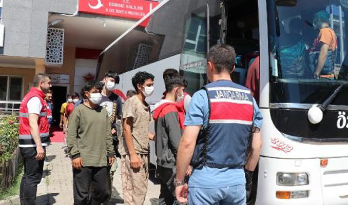 Edirne'de yakalanan 363 Afgan göçmen ülkelerine gönderiliyor 