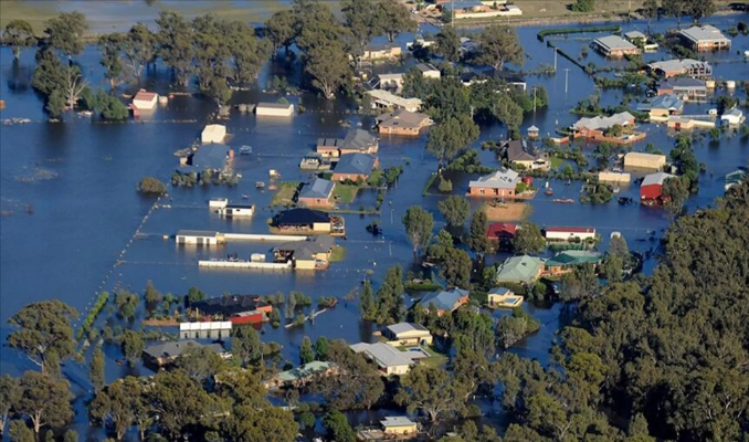 Avustralya’daki sel on binlerce kişiyi yerinden etti