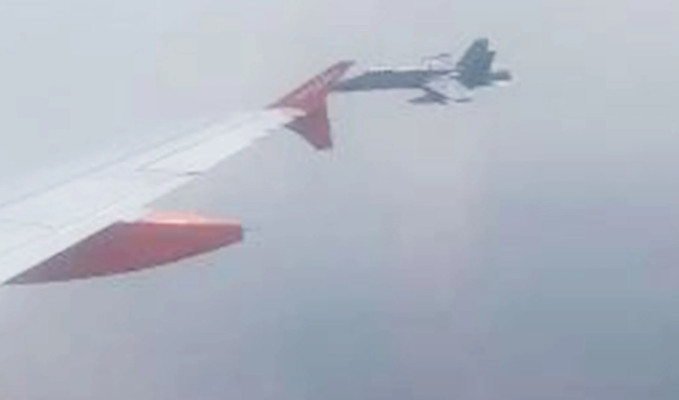 Bomba ihbarı yapılan uçak için jetler havalandı
