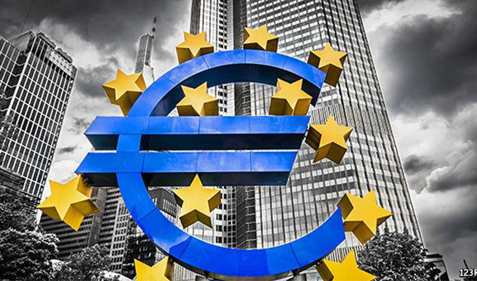 Euro bölgesinde ticari büyüme yavaşladı