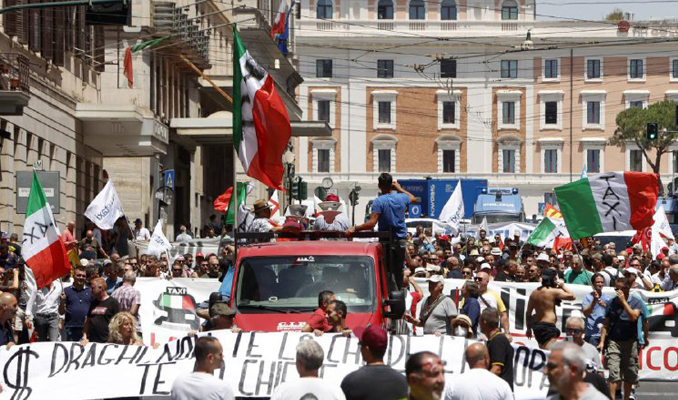İtalya'da taksiciler greve gitti