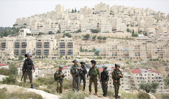 İsrail Batı Şeria'da 40 Filistinliyi gözaltına aldı